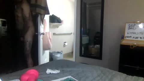 Lucy Loves Lookers online show from January 28, 9:30 am