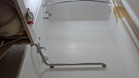 Lucy Loves Lookers online show from January 30, 7:50 am