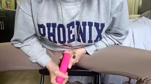 Lucy Loves Lookers online show from February 13, 4:07 pm