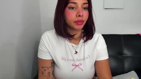 Snapshot of lucymartelli chatting on February 26, 6:32 pm Lucy online show from February 26, 6:32 pm