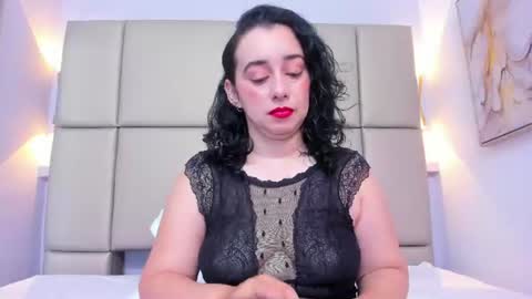 Snapshot of lucymendezz_ chatting on July 18, 11:47 am Lucy online show from July 18, 11:47 am