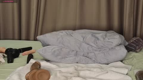 Love kinky Go here  online show from March 5, 10:00 am