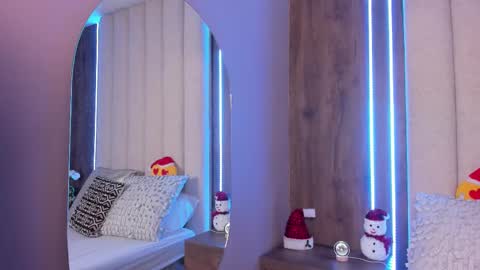 Lucy online show from December 16, 6:46 pm