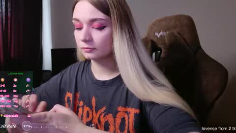 Snapshot of lucysbrain chatting on July 31, 1:21 pm Lucy online show from July 31, 1:21 pm