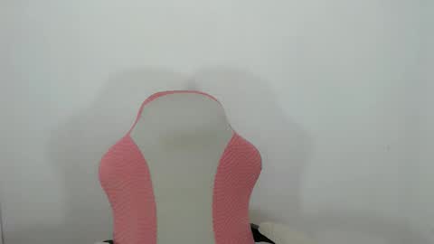 Snapshot of lucyseductive_ chatting on April 13, 4:18 am JIRVIE online show from April 13, 4:18 am