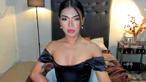 Snapshot of lucyvane chatting on May 28, 2:42 am lucyvane online show from May 28, 2:42 am