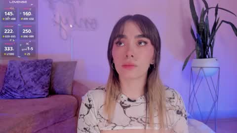 Lucy online show from November 22, 3:49 am