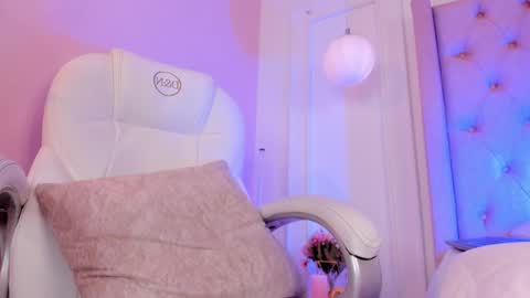 Lucy online show from December 5, 5:38 am