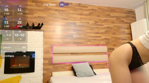 Snapshot of lucywilow chatting on December 6, 9:43 am LucyWillow online show from December 6, 9:43 am