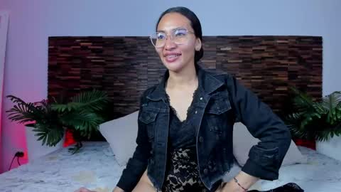 Lucy Liiu online show from April 28, 8:47 pm