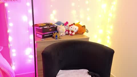 LUCYY FROM HOME  online show from November 11, 12:10 am