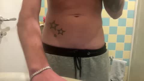 Snapshot of ludo8999814603 chatting on October 25, 7:05 am ludo8999814603 online show from October 25, 7:05 am