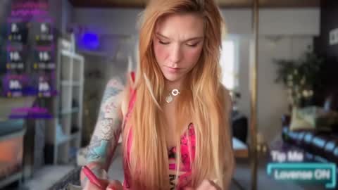 Snapshot of luebeam chatting on January 13, 6:38 pm Luubeam             INSTA luubeammm TWITTER lunaisreallycu1 online show from January 13, 6:38 pm