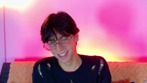 Snapshot of lui_x_dust chatting on February 27, 5:18 am Lui online show from February 27, 5:18 am