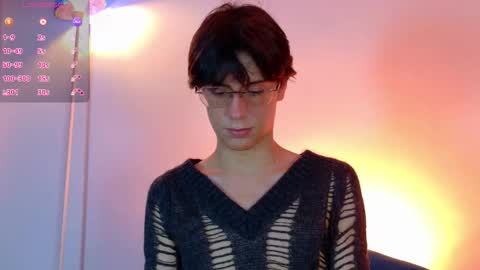 Snapshot of lui_x_dust chatting on March 3, 4:51 am Lui online show from March 3, 4:51 am