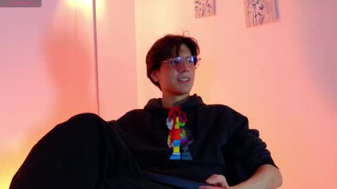 Snapshot of lui_x_dust chatting on March 13, 4:41 am Lui online show from March 13, 4:41 am