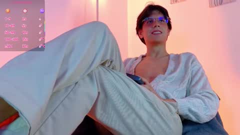 Snapshot of lui_x_dust chatting on March 14, 3:56 am Lui online show from March 14, 3:56 am