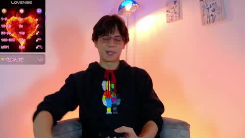 Snapshot of lui_x_dust chatting on March 19, 4:16 am Lui online show from March 19, 4:16 am