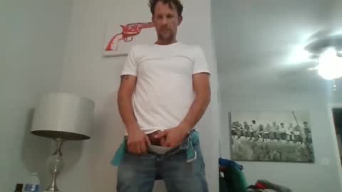 luiggii0904 online show from December 20, 1:58 am