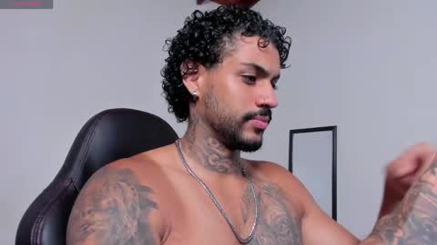 Snapshot of luigi1_ chatting on May 30, 2:19 am Luigi Vitale online show from May 30, 2:19 am