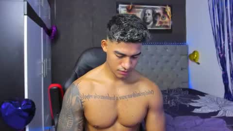 Snapshot of luigi_hot_ chatting on July 8, 4:00 pm Luigi Independent model online show from July 8, 4:00 pm
