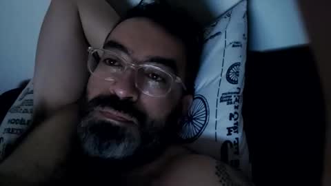 Snapshot of luis2988z chatting on December 5, 10:44 am Hairyman online show from December 5, 10:44 am