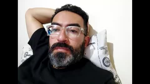 Snapshot of luis2988z chatting on December 9, 12:45 am Hairyman online show from December 9, 12:45 am