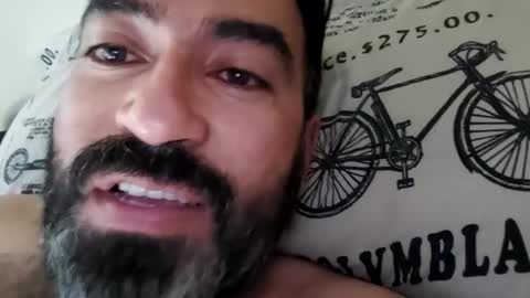 Snapshot of luis2988z chatting on December 11, 12:12 pm Hairyman online show from December 11, 12:12 pm