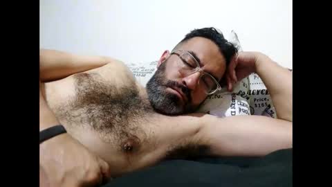 Snapshot of luis2988z chatting on December 27, 2:58 am Hairyman online show from December 27, 2:58 am