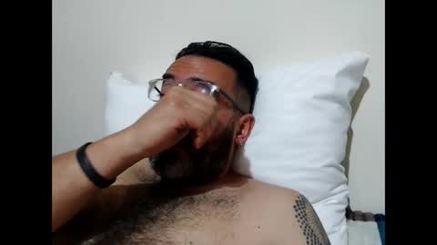 Snapshot of luis2988z chatting on December 29, 3:00 am Hairyman online show from December 29, 3:00 am