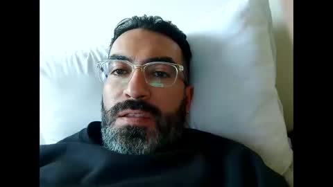 Snapshot of luis2988z chatting on December 29, 6:16 pm Hairyman online show from December 29, 6:16 pm