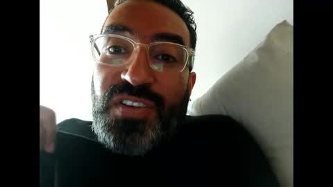 Snapshot of luis2988z chatting on January 5, 4:38 pm Hairyman online show from January 5, 4:38 pm