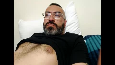 Snapshot of luis2988z chatting on January 8, 1:53 am Hairyman online show from January 8, 1:53 am