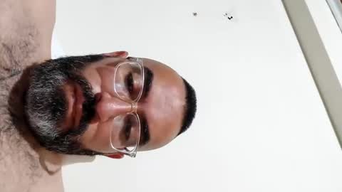 Snapshot of luis2988z chatting on January 8, 4:55 am Hairyman online show from January 8, 4:55 am