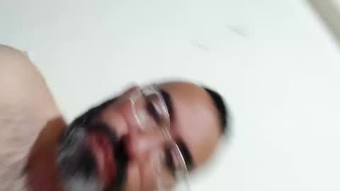 Snapshot of luis2988z chatting on January 10, 1:42 am Hairyman online show from January 10, 1:42 am