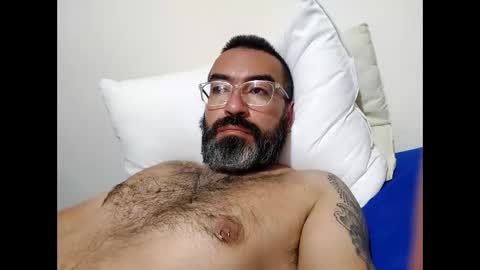 Snapshot of luis2988z chatting on January 26, 8:57 am Hairyman online show from January 26, 8:57 am