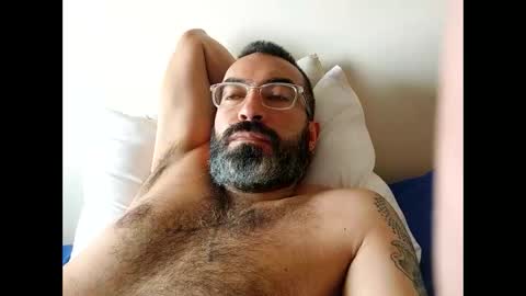 Snapshot of luis2988z chatting on January 26, 3:25 pm Hairyman online show from January 26, 3:25 pm