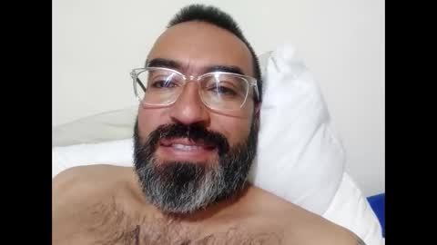 Snapshot of luis2988z chatting on January 26, 11:39 pm Hairyman online show from January 26, 11:39 pm