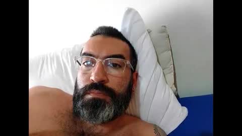 Snapshot of luis2988z chatting on February 4, 12:44 pm Hairyman online show from February 4, 12:44 pm