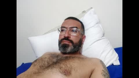 Snapshot of luis2988z chatting on February 6, 4:10 am Hairyman online show from February 6, 4:10 am