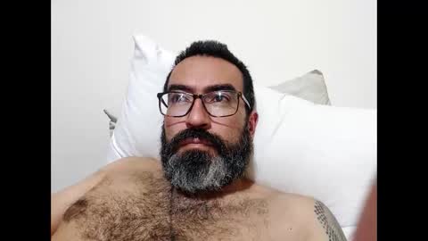 Snapshot of luis2988z chatting on March 12, 2:30 am Hairyman online show from March 12, 2:30 am