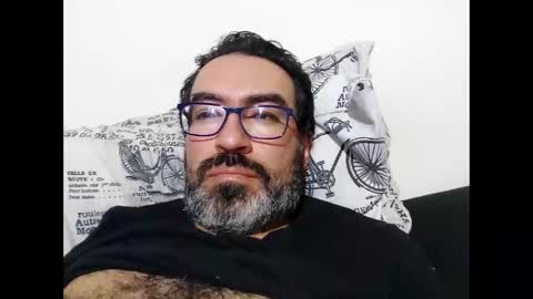 Snapshot of luis2988z chatting on September 28, 3:12 am Hairyman online show from September 28, 3:12 am