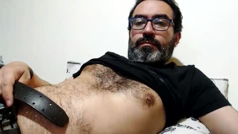 Snapshot of luis2988z chatting on October 7, 1:47 am Hairyman online show from October 7, 1:47 am