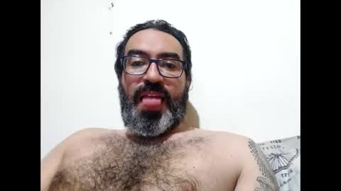 Snapshot of luis2988z chatting on October 18, 2:58 am Hairyman online show from October 18, 2:58 am