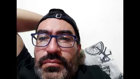 Snapshot of luis2988z chatting on November 11, 4:01 am Hairyman online show from November 11, 4:01 am