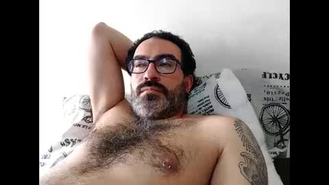 Snapshot of luis2988z chatting on November 17, 8:58 pm Hairyman online show from November 17, 8:58 pm