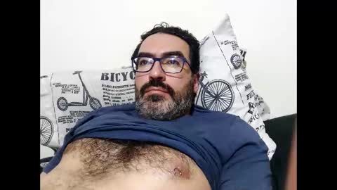 Snapshot of luis2988z chatting on November 19, 1:38 am Hairyman online show from November 19, 1:38 am