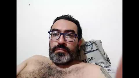 Snapshot of luis2988z chatting on November 26, 3:18 am Hairyman online show from November 26, 3:18 am