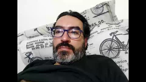 Snapshot of luis2988z chatting on November 27, 2:57 am Hairyman online show from November 27, 2:57 am