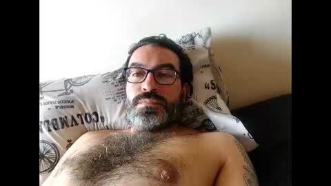 Snapshot of luis2988z chatting on November 30, 2:43 pm Hairyman online show from November 30, 2:43 pm